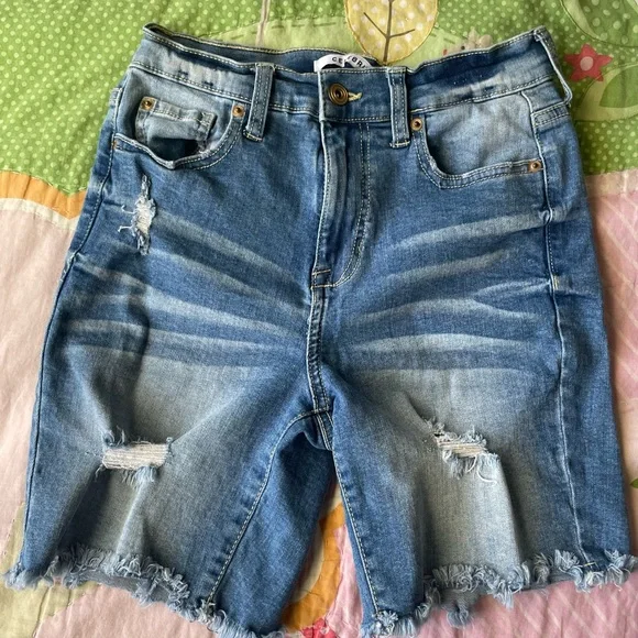 Cute vintage Bermuda shorts - Picture 2 of 3
